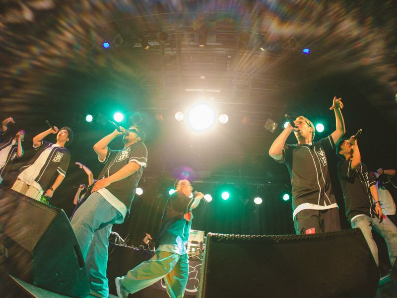 若手芸人HIPHOP同好会が3rdアルバム発売でパーティー開催! 憧れの梅田サイファーをゲストに「お笑い芸人のガチのヒップホップかましに来ました」