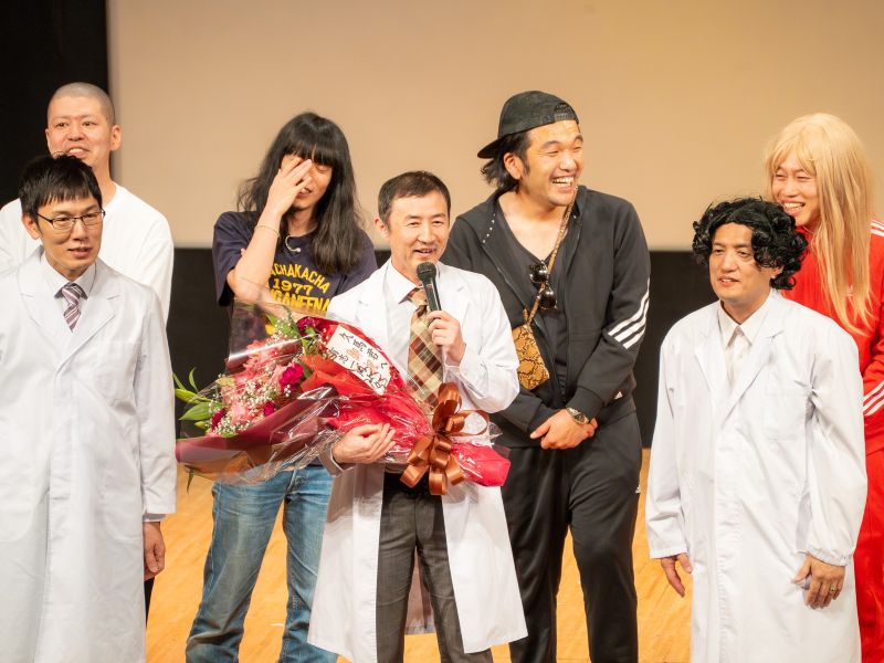 “芸歴35周年”お～い！久馬の『月刊コント』が地元・岸和田に凱旋! 見取り図、金属バット、紅しょうがのレアコントが職人技で…