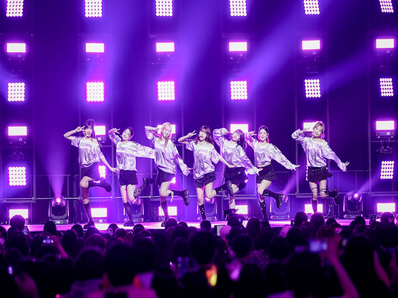 ME:Iが3年連続で『KCON JAPAN 2026』に出演! 圧巻の全12曲を披露