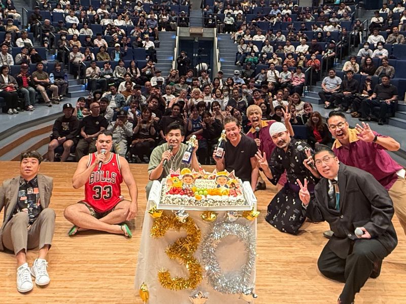 “結成30周年”ガレッジセールが沖縄で記念ライブ! 川田が初めてつくった漫才に会場感動、ゴリはモジモジ「恥ずかしい」