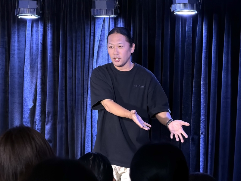 相方とのこと、子どものこと、長髪の理由…ライセンス井本が初単独トークライブ「ホンマに話したいことはこっからやねん」