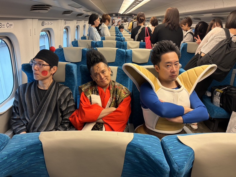 武将様初の新幹線ツアーが大盛況! 車内で龍の玉探し、夜は六本木公演へ!