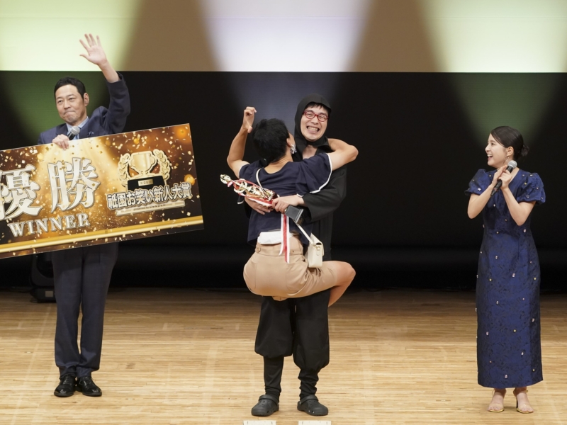 ジャルジャルpresents“新人芸人”たちの賞レース開催! 内輪モメ、笑いの強要、プロポーズ…カオスすぎる展開から感動のフィナーレ!?
