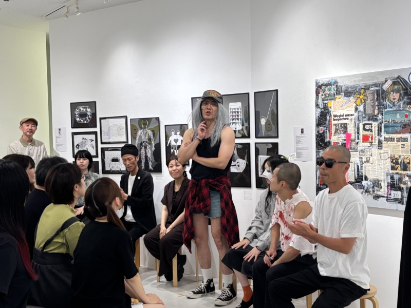 アキナ山名らが架空アーティストになりきって…お〜い！久馬が仕掛ける“没入型コント”がアートギャラリーに降臨!