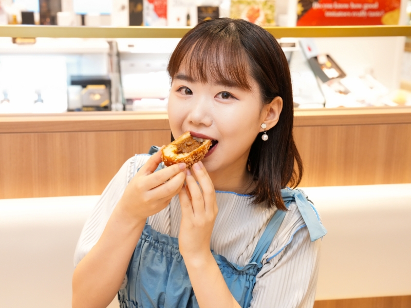 よしもとカレーと大丸心斎橋店の“華麗なコラボ”をはるかぜに告ぐ・花妃がレポート! 王道から変わり種まで全10品「どれも個性的で美味しい!」　