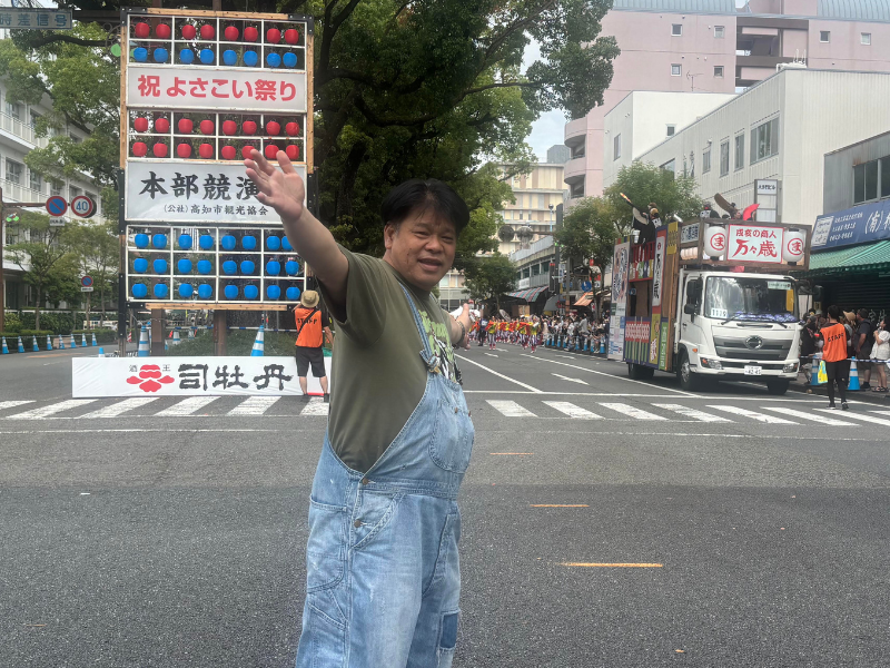 「次は建築を作りたい! 」個展開催中のジミー大西が高知・よさこい祭りに参戦! 進化し続ける伝統文化とアートの熱き共鳴