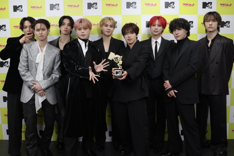 JO1 ⾳楽アワード『MTV VMAJ 2026』にて「Best Dance & Vocal Group Video」受賞! 川尻蓮が演出! 東京ドームで迫⼒パフォーマンス