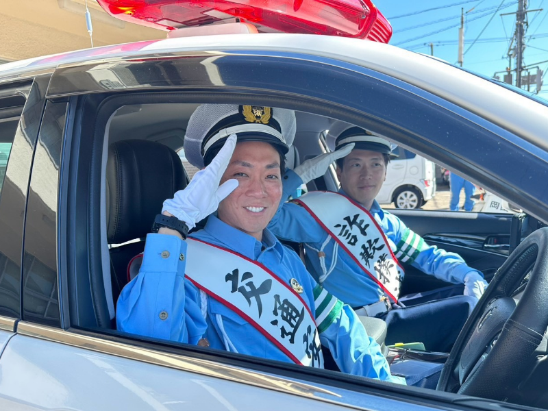 ネイビーズアフロが一日警察署長に就任! ゼロから作った渾身の啓発漫才で大爆笑