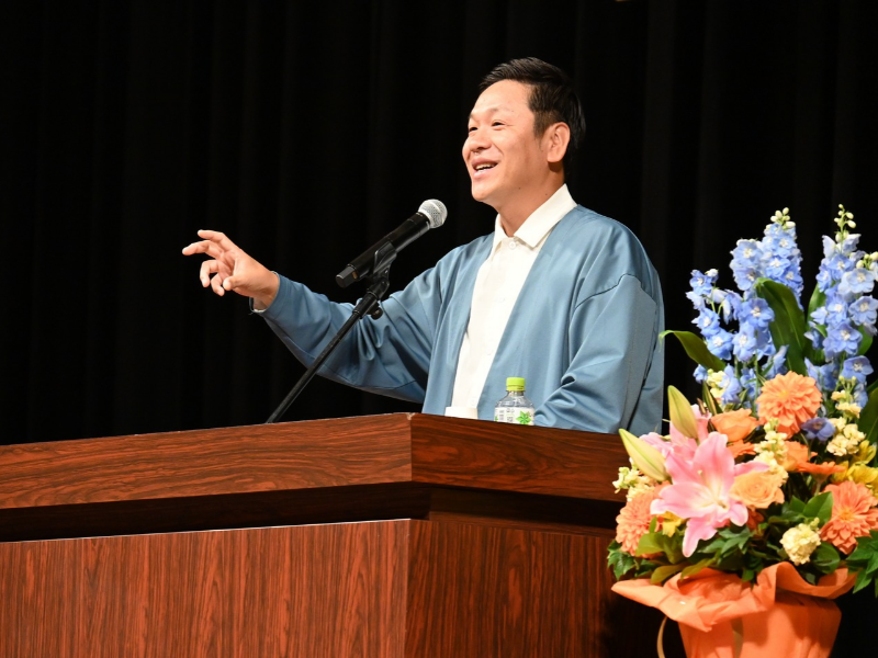 はんにゃ.川島が「第56回がん予防道民大会」で熱弁! プロポーズ当日のガン告知、セカンドオピニオンの重要性、そして今伝えたい「病気は怖いことじゃない」の意味